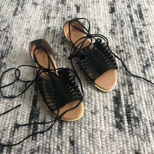 NWOT BLACK QUPID GLADIATOR SANDALS